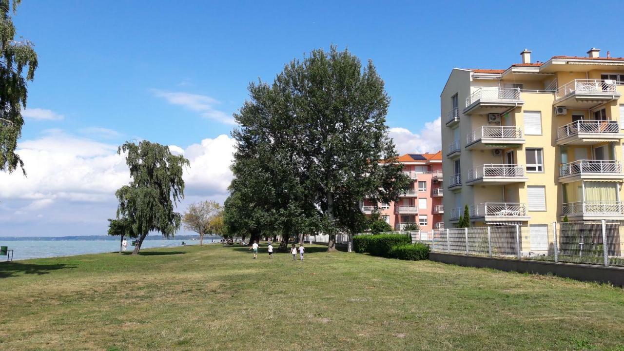 Siofoki Vizparti Nyaralo - Lakeside Apartment Luaran gambar